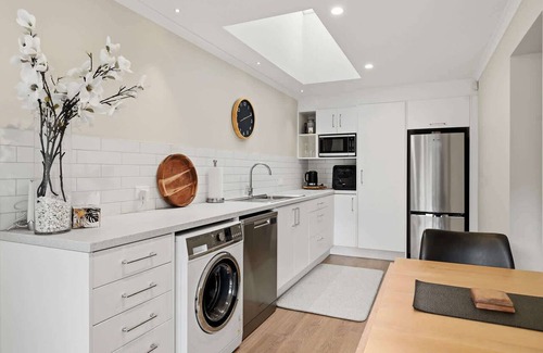 Okere Falls House | Kowhai Studio - Spa Bath, Walk to Okere Falls