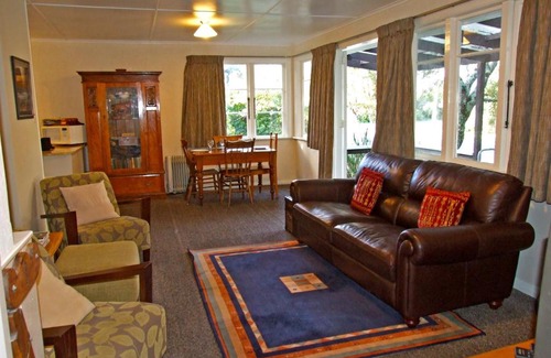 Kuratau House | Kuratau Bach - Kuratau Holiday Home