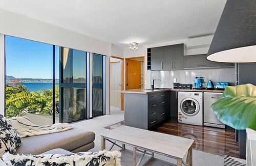 Taupo Apartment | Lago Vista - amazing lake views and location, spacious, private, modern and warm