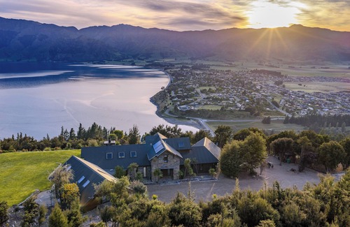 Queenstown Lakes District House | Lake Hāwea View - A private luxury retreat surrounding by awe-inspiring beauty