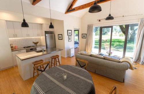 Ashburton Lakes Villa | Lake Heron Station
