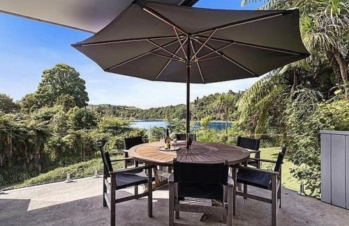 Okere Falls House | Lake House and Studio - Lake Rotoiti Holiday Home