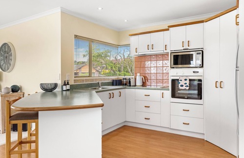 Wharewaka House | Lake house with panoramic view
