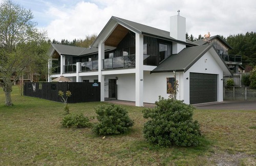 Motuoapa House | Lake Magic - Motuoapa Holiday Home