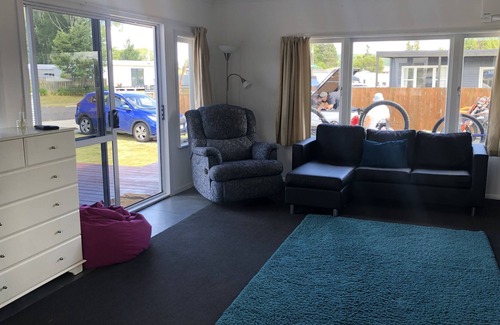 Mangakino House | Lake Maraetai Bungalow - Family & Pet friendly