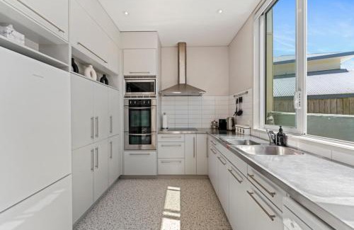 Wharewaka House | Lake Taupo Gem