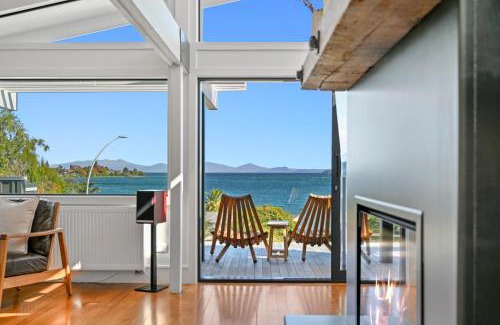 Waipahihi Villa | Lake Terrace Lodge - Luxury Taupo Accommodation