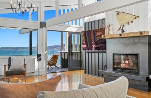 Waipahihi Villa | Lake Terrace Lodge - Luxury Taupo Accommodation