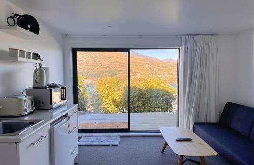 Queenstown House | Lake view retreat Studio