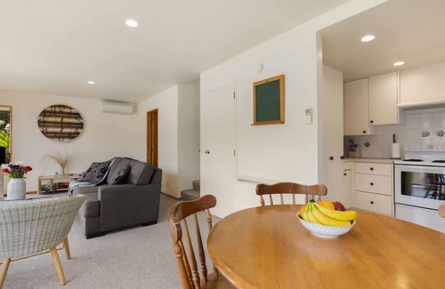 Kelvin Heights Apartment | Lakefront Cottage - Cozy retreat in Kelvin Heights offering stunning views.