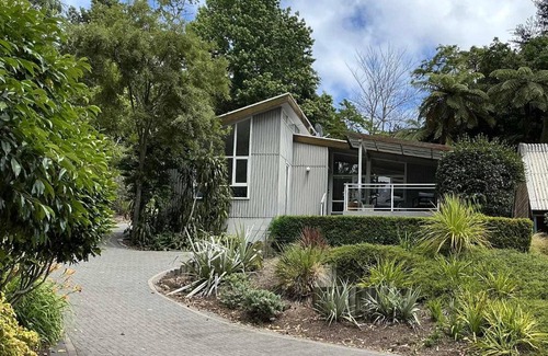 Acacia Bay House | Lakefront on Acacia Bay