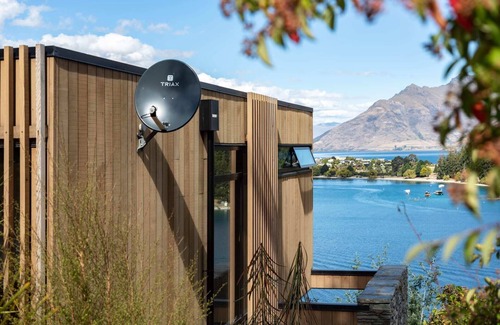 Queenstown Villa | Lakehouse 1 – Parking, AC, Fireplace, Lake Views