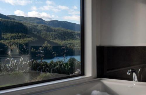 North Island House | Lakehouse Retreat Whakamaru Holiday Home