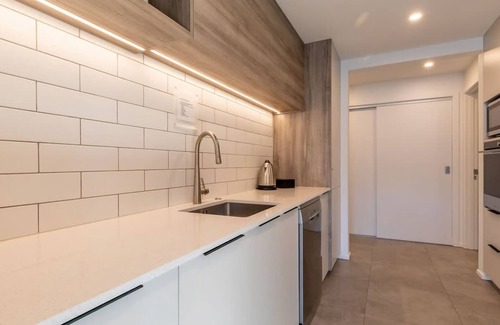 Kelvin Heights Apartment | Lakeside Escape - A peaceful Kelvin Heights retreat overlooking Lake Wakatipu.