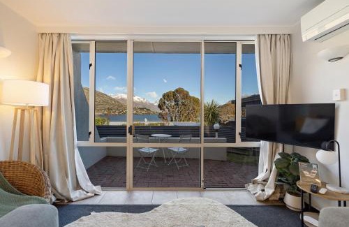 Frankton Apartment | Lakeview Apartment - Great Location!