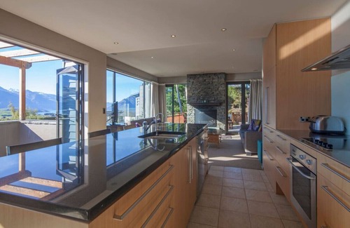 Queenstown Apartment | Lakeview Lodge One with Stunning Views