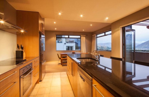 Queenstown Apartment | Lakeview Lodge One with Stunning Views