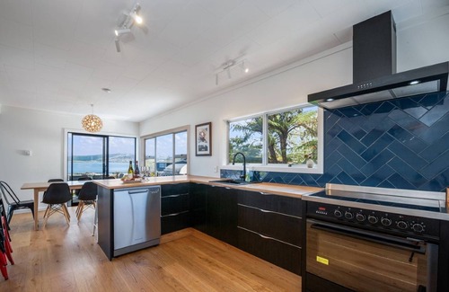 Hilltop House | Lakeview Lookout