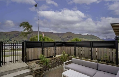 Wanaka Apartment | Lakeview Luxury Villa