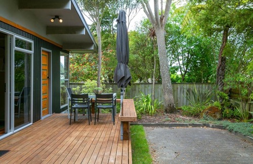 Nukuhau House | Lancewood Cottage, fireplace, walk to Taupo