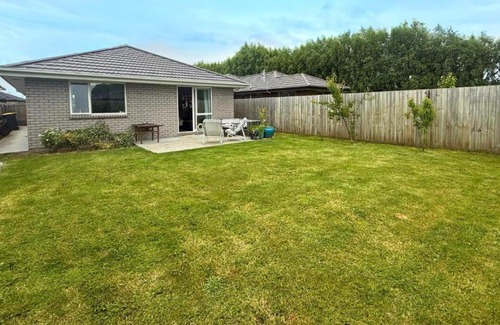 Christchurch Bed & Breakfast | Landing Ensuite Room