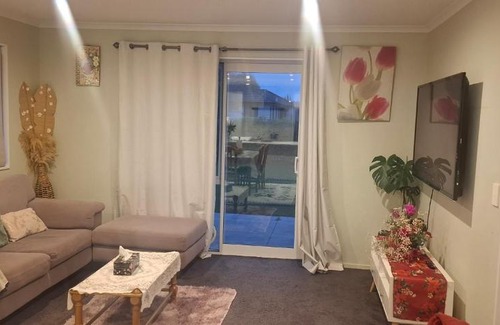 Christchurch Bed & Breakfast | Landing Ensuite Room
