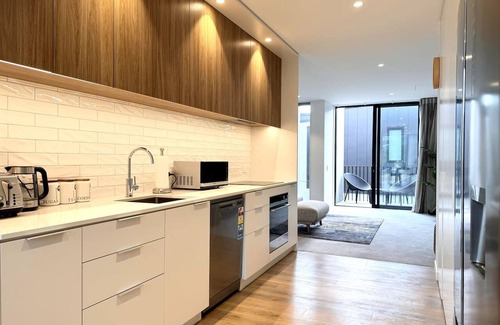 Christchurch City Centre Villa | Latimer Square views with balcony and parking in Christchurch