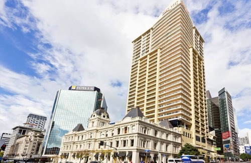 Auckland Central Business District Apartment | Level 27 3 Bed Harbour Bridge & Viaduct Views
