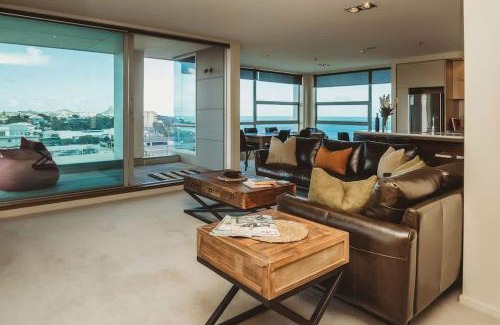 New Plymouth CBD Apartment | Liardett Penthouse - Inner city accommodation
