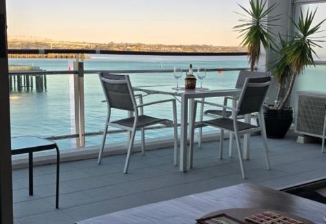 Auckland Central Business District Apartment | Life on Water- Princes Wharf apartment with fabulous views