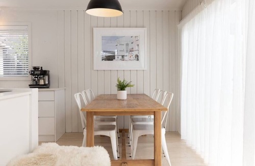 Mount Maunganui House | Light, Bright & Family Friendly