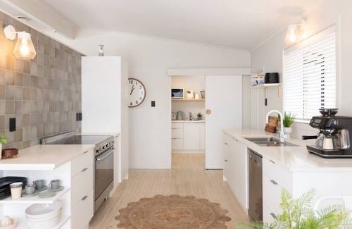 Mount Maunganui House | Light, Bright & Family Friendly