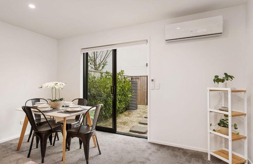 Christchurch Apartment | Light & Spacious 2Bdrm Townhouse Off Street Park
