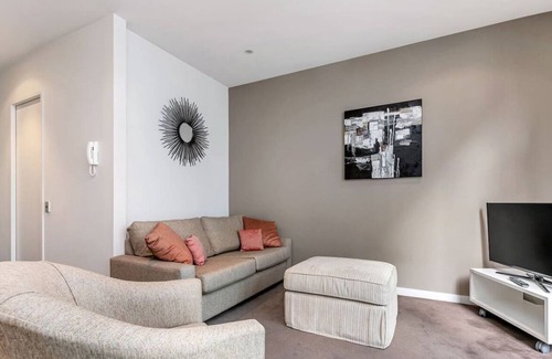 Auckland Central Business District Apartment | Lighter Quay - Pool & Gym Parking - Stair Access