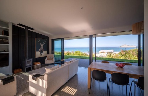 Waimarama House | Lightning Ridge Views - Waimarama Holiday Home