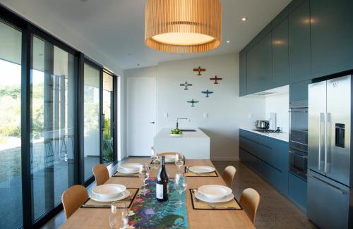 Waimarama House | Lightning Ridge Views - Waimarama Holiday Home