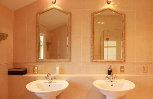 Strowan Bed & Breakfast | Lilac Rose Boutique Bed and Breakfast