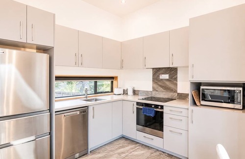 Tekapo House | Little Birch | 2BR | Walk to Lake + Church