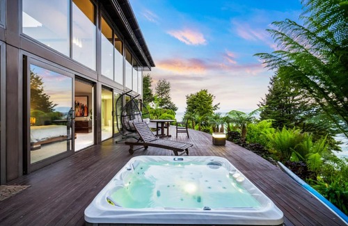 Ngaio Bay Cabin | Lodge by the beach - Luxury, Beach access, Ocean views, Private chef