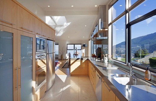 Queenstown Villa | London Retreat - 8 beds, 6+ baths, 16 guests, 5 stars.