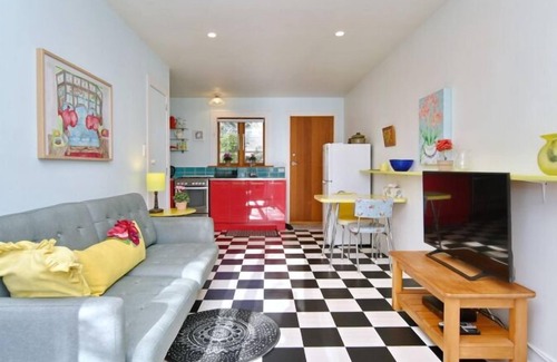 Christchurch City Centre Apartment | Louisa Chandler – Retro Charm by the City