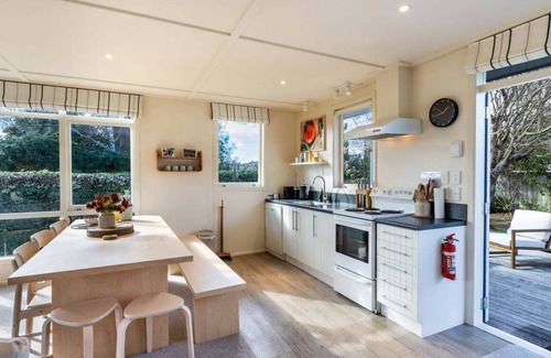 Two Mile Bay House | Loulou Lodge - family fun, close to lake