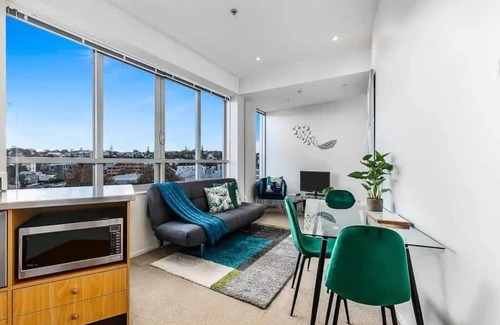 Parnell Apartment | Lovely Apartment - Gym & Parking by Zodiak Stays