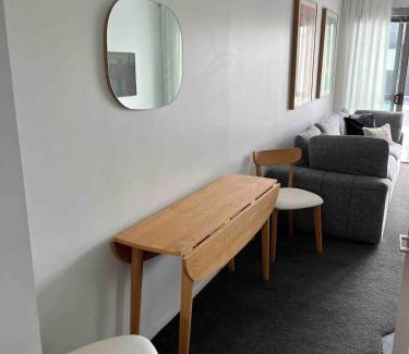 Ponsonby Apartment | Lovely apartment with skytower views and car park