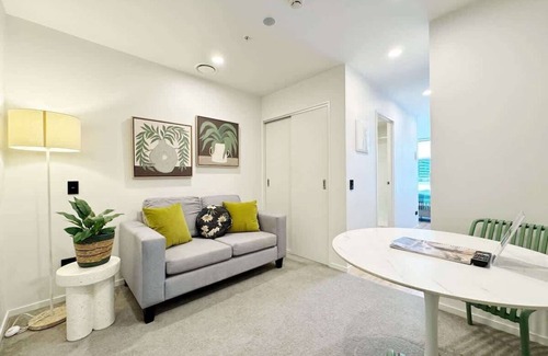 Auckland Central Business District Apartment | Lush City Escape - 1B Studio Near Skytower vs Pool