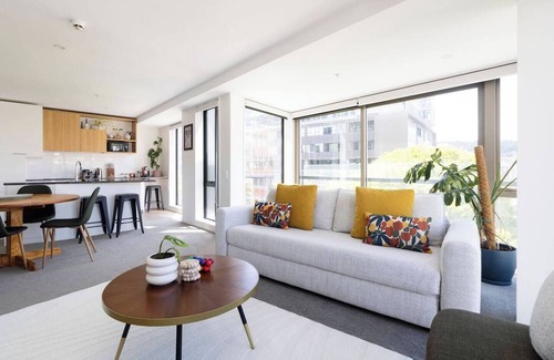 Te Aro Apartment | Luxe 1BR City Apt | Modern, Spacious w/Parking