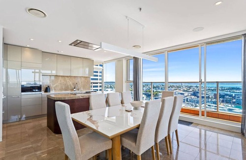 Auckland Central Business District Apartment | Luxe Level 28 Panoramic Harbour Views 3 Bedrooms
