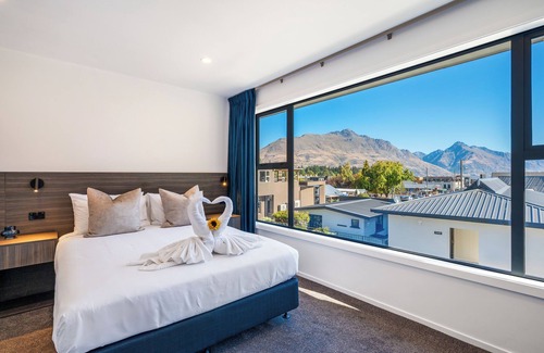 Queenstown City Centre Hotel | Luxe Suites and Apartments