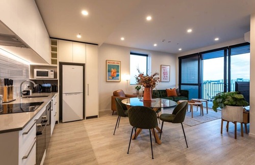 Christchurch City Centre Apartment | Luxury Life Galore - Sleeps 4