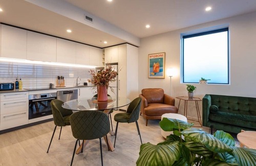 Christchurch City Centre Apartment | Luxury Life Galore - Sleeps 4